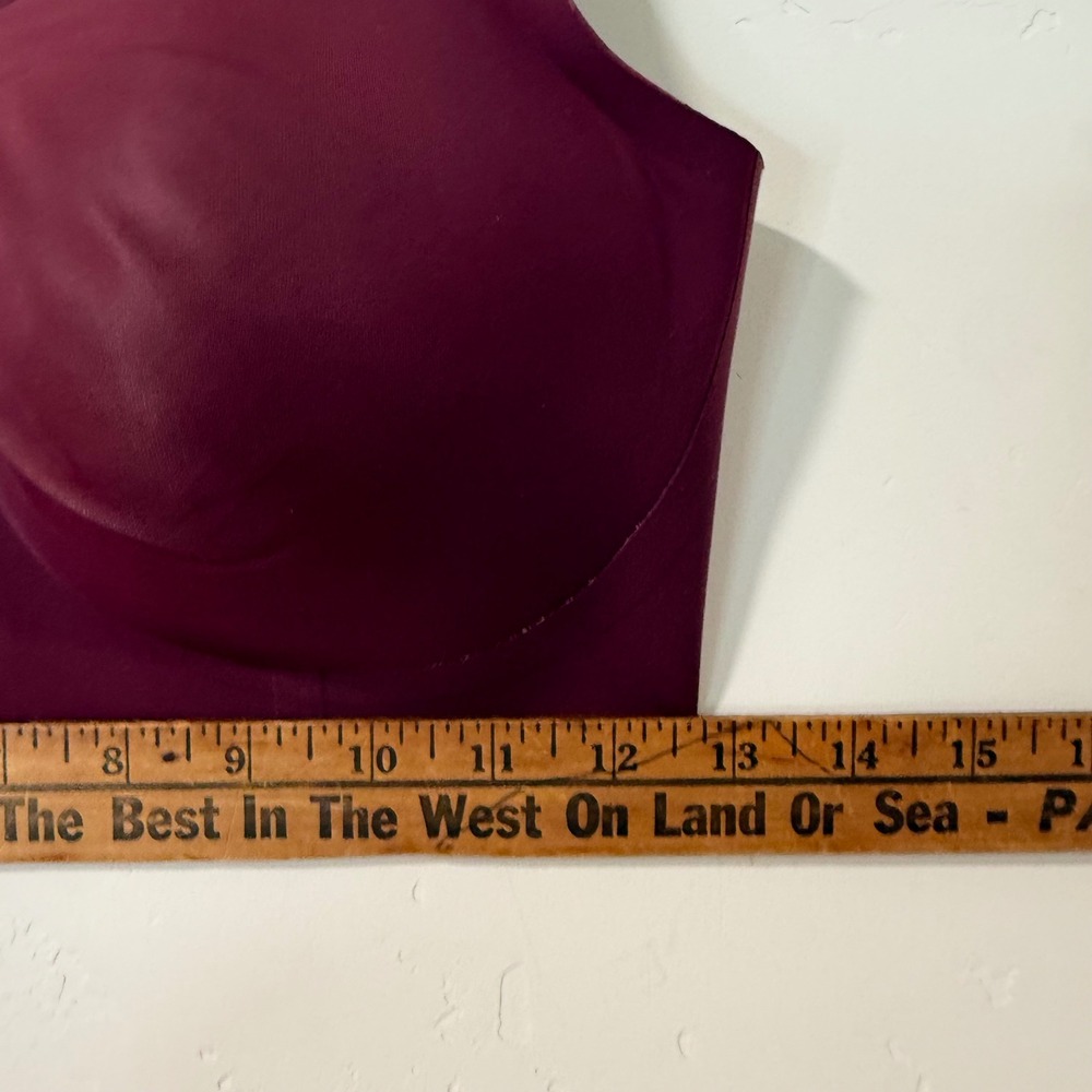 Seamless V-Neck Comfort Bra in Wine - Picture 2 of 5